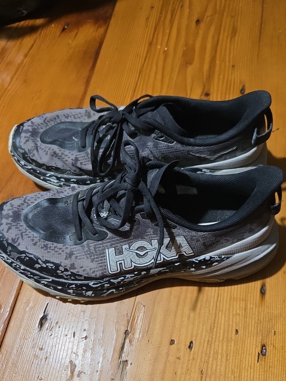 Hoka men’s Black and Gray Athletic Running Shoes Speedgoat 6 Sz 9